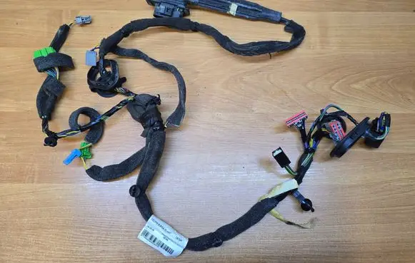 Volvo XC70 Front door wiring loom 30773668