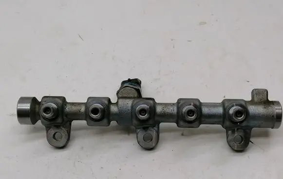 Renault Master III Fuel distributor 0445214258 H8200912225 175215697R