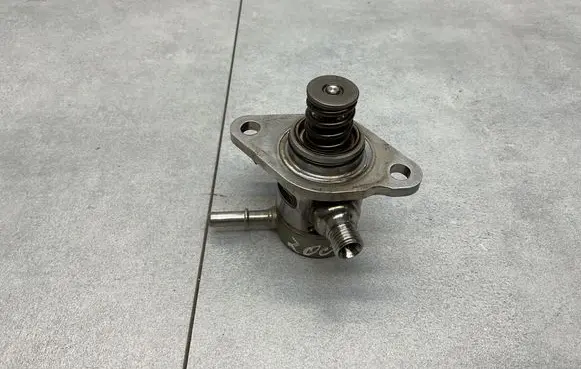 Peugeot 2008 II Fuel injection high pressure pump 9812133780