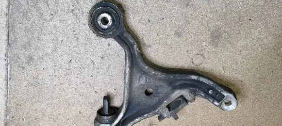 Volvo V70 Front lower control arm/wishbone