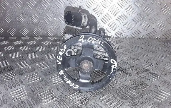 Toyota Corolla Verso E121 Power steering pump 