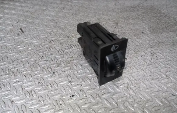Toyota Avensis T250 Headlight level height control switch 8415205051