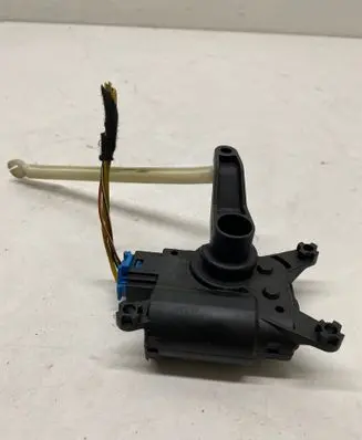 Volkswagen Touareg I Air flap motor/actuator 52411483R04 091205D05 3093694