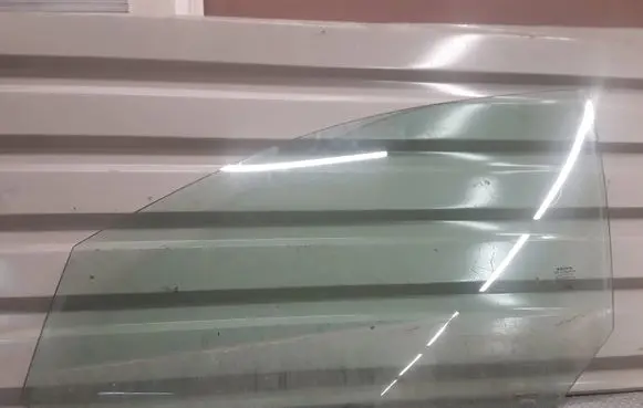 Volvo S80 Front door window glass four-door 