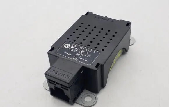 Volkswagen Golf VI Aerial antenna amplifier 5M0035570B 7617310031