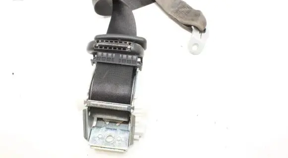 BMW 6 E63 E64 Rear seatbelt 33005173 9132835