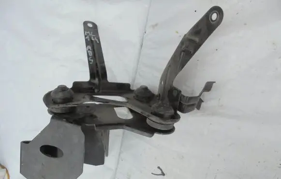 Mercedes-Benz ML W164 ABS pump bracket 
