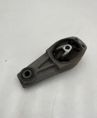 Opel Crossland X Engine mount bracket 9673005780