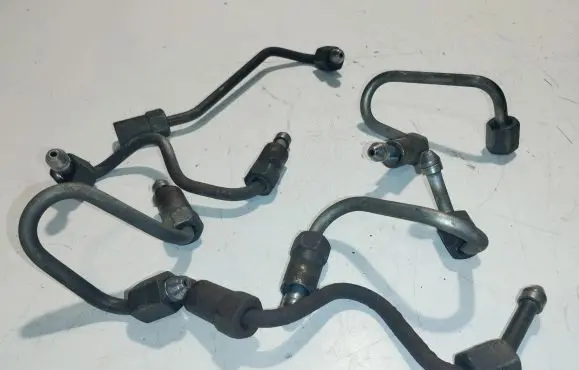 Mazda 6 Fuel injector supply line/pipe 