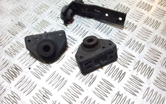 Hyundai Tucson TL Radiator mount bracket