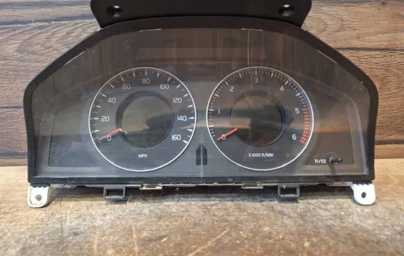 Volvo V70 Speedometer (instrument cluster) 36002604 69399290U 31270905AA