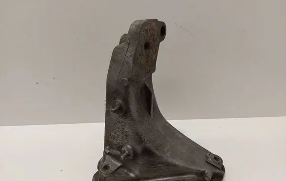 Volkswagen Golf III Engine mounting bracket 1H0199354D