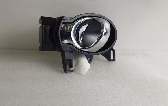 Nissan Juke I F15 Front door interior handle