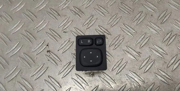 Toyota Auris 150 Wing mirror control module 