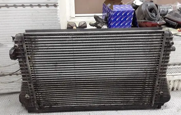 Volkswagen Touran I Intercooler radiator 1K0145803