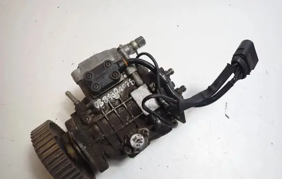 Skoda Fabia Mk2 (5J) Fuel injection high pressure pump 038130107B