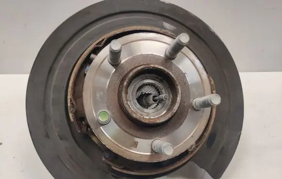 Rear wheel hub