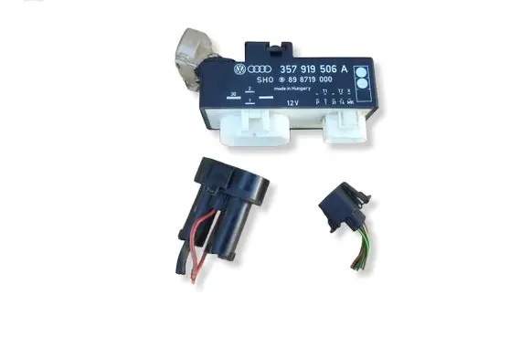 Volkswagen Golf III Coolant fan relay 357919506A
