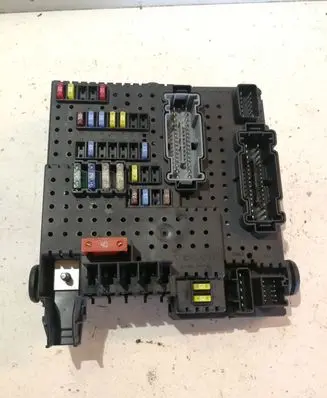 Volvo V70 Fuse module 30732769 28014120
