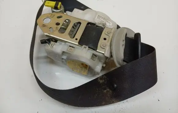 Lexus IS 220D-250-350 Front seatbelt 0435025