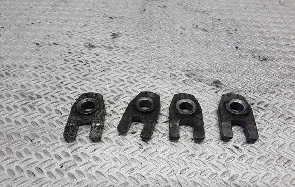 Renault Megane II Fuel Injector clamp holder