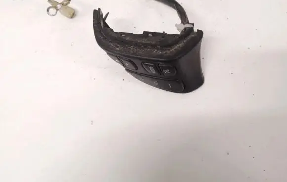 Steering wheel buttons/switches