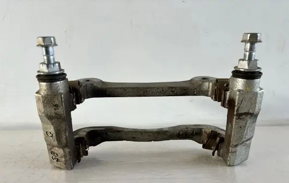 Toyota RAV 4 (XA50) Front brake caliper