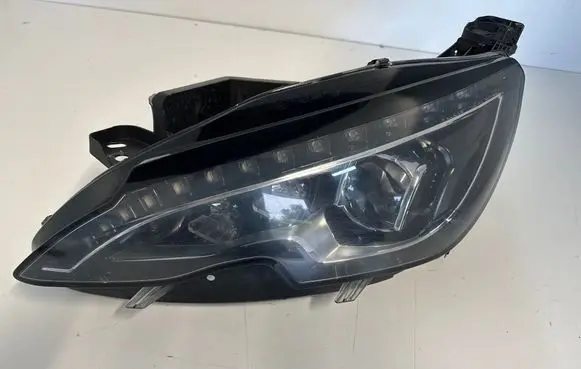 Peugeot 308 Headlight/headlamp 9677832480