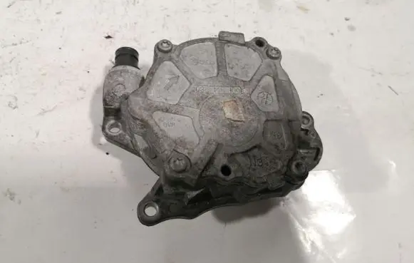 Volkswagen PASSAT B7 Vacuum pump 03L145100F