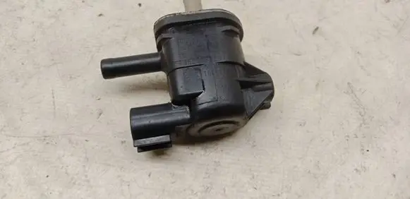 Mazda CX-7 Vacuum valve L51818741 1362007101