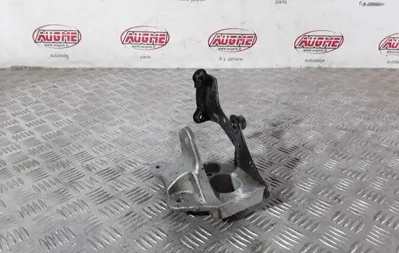 Toyota RAV 4 (XA50) Gearbox mounting bracket