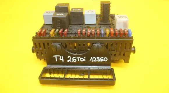Volkswagen Transporter - Caravelle T4 Fuse module 7D0937517