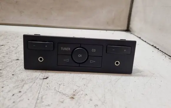 Head unit multimedia control