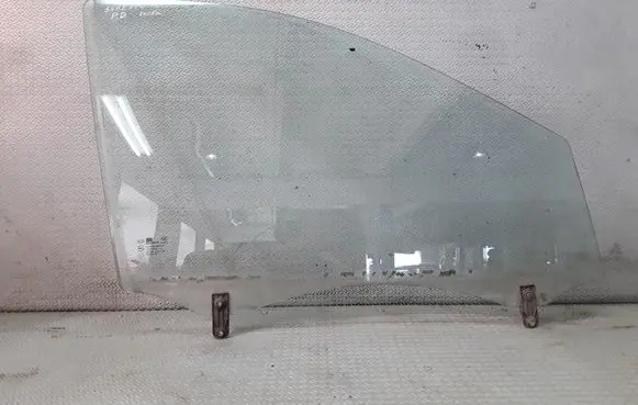 KIA Sorento Front door window glass four-door