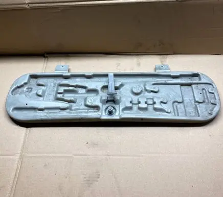 BMW 3 E36 Tool box 71111180772