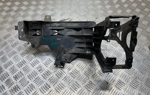 Headlight/headlamp mounting bracket