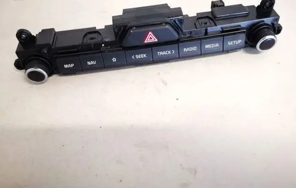 KIA Sportage Hazard light switch d996569210 d996568020