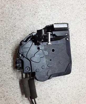 Lexus RX 450H Rear door lock 6061616 A046688