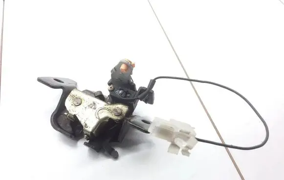Mazda 323 Tailgate/trunk/boot lock/catch/latch 4K17