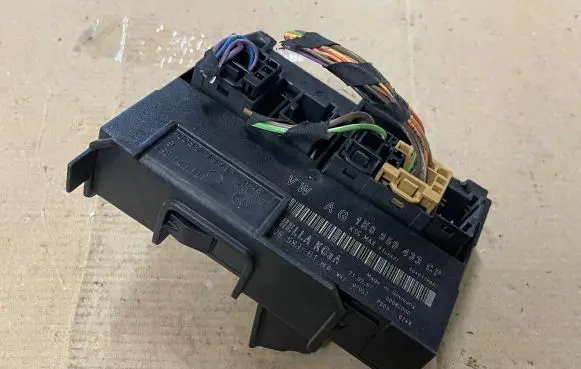 Volkswagen Caddy Comfort/convenience module 1K0959433CP 00858361
