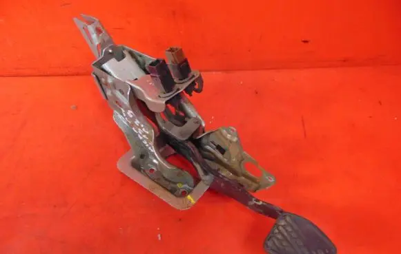 Nissan Micra Clutch pedal 