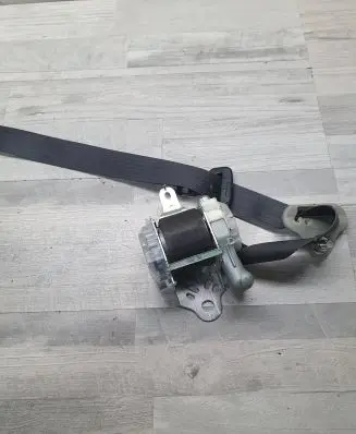 Subaru Forester SH Front seatbelt
