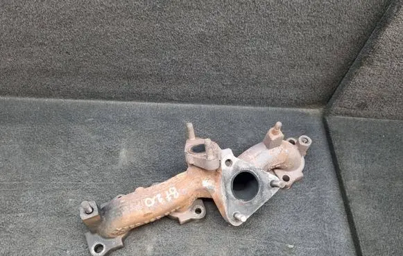 Audi A4 S4 B7 8E 8H Exhaust manifold 03G253033A 03G253031E