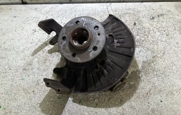 Mercedes-Benz ML W163 Front wheel hub
