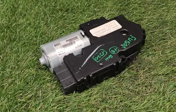 Ford Fusion II Sunroof motor/actuator DS7315B689AE 0000002359