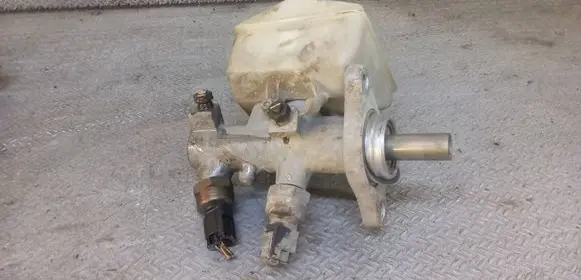 Volvo XC90 Master brake cylinder 8683272