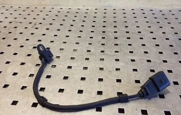 Volkswagen PASSAT B7 Camshaft position sensor 03L907601