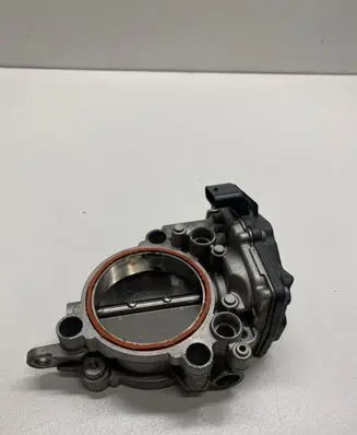 BMW 5 G30 G31 Throttle valve 8601651 A2C15021900