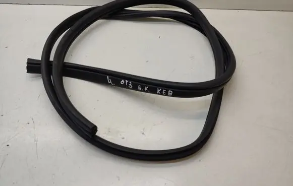 Rear door rubber seal (on body)