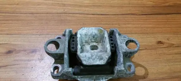 Jaguar X-Type Engine mount bracket